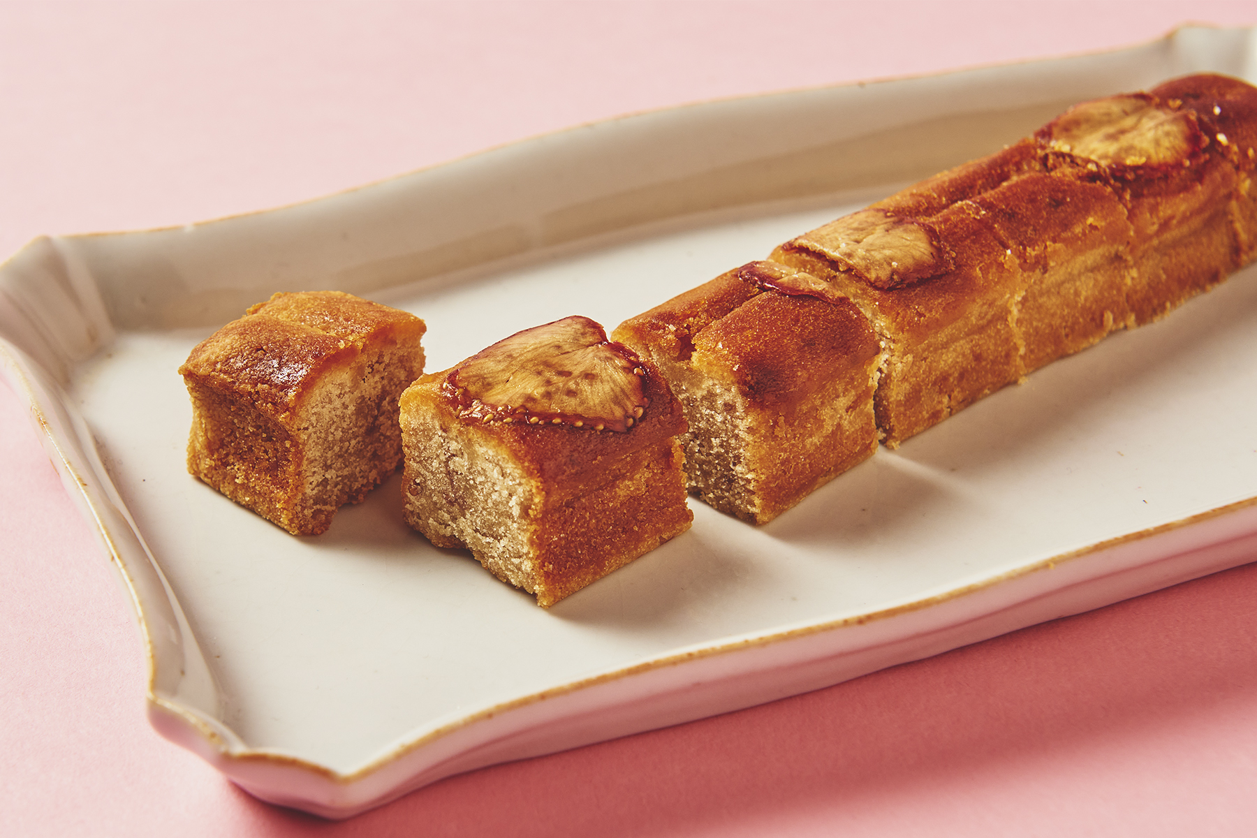 【イロイロ洋菓子店】米粉のパウンドケーキ ストロベリー